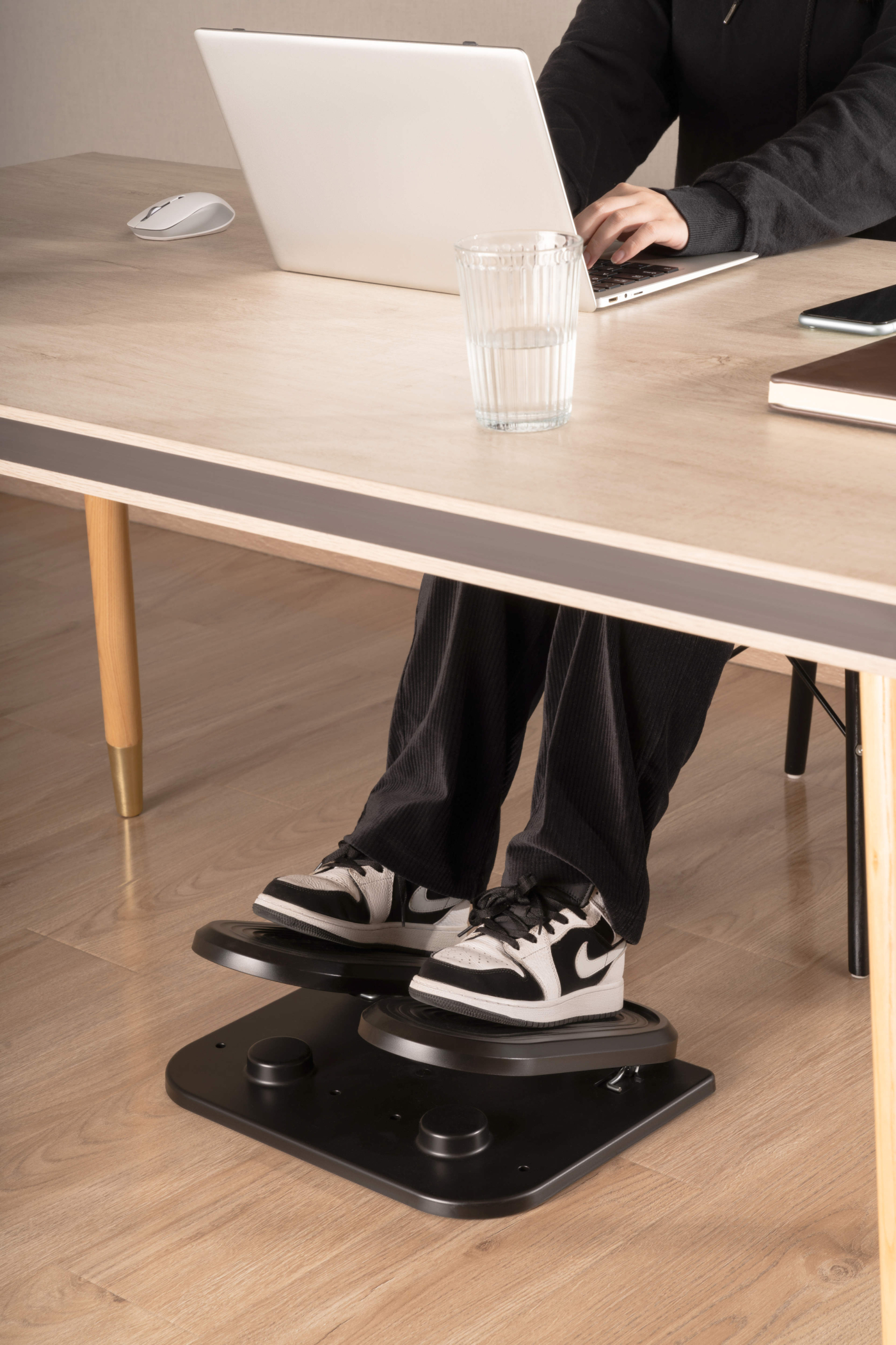 Voetenbankje met stepper functie - voetensteun onder bureau - alternatieve afbeelding
