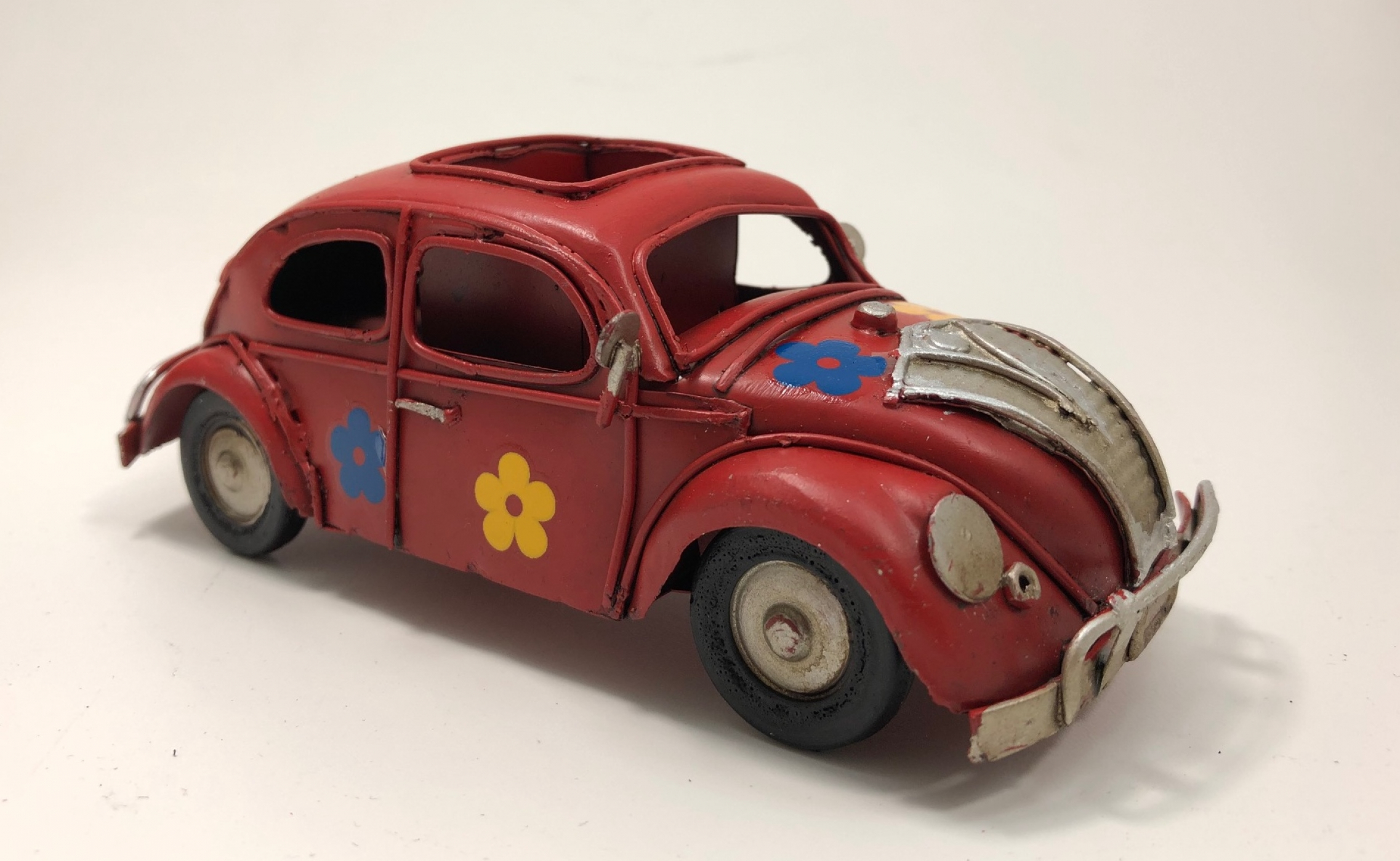 Beroemde auto metaal met klein opbergbakje pennenbakje rood